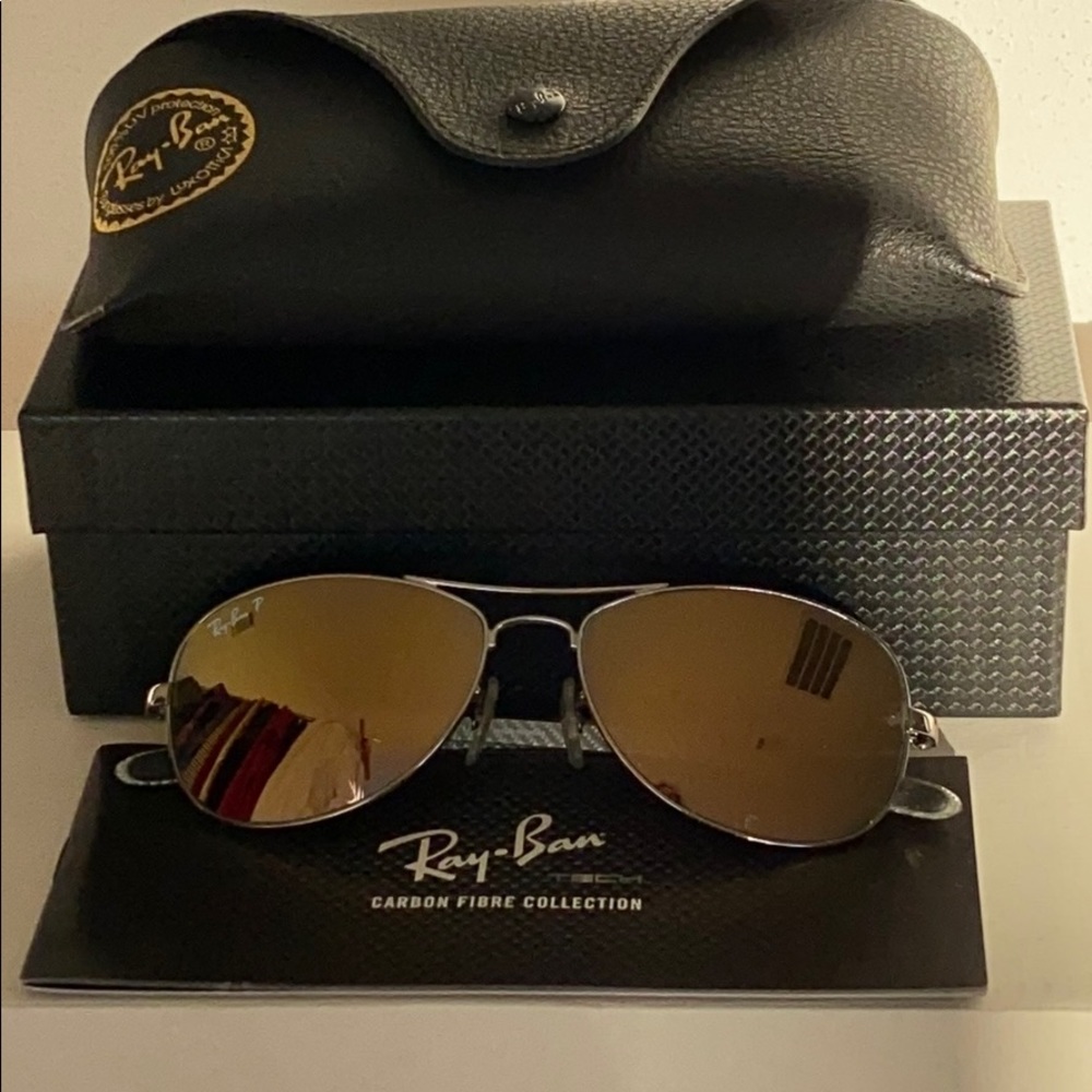 Polarized and mirrored aviator sunglasses